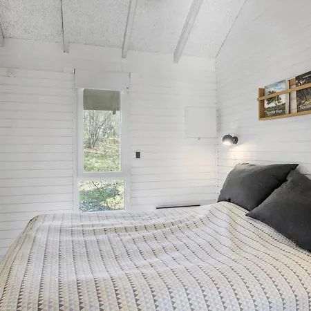 2 Bedroom Cozy In טיסווילדליי