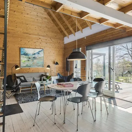 2 Bedroom Cozy In