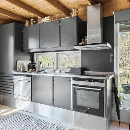 2 Bedroom Cozy In